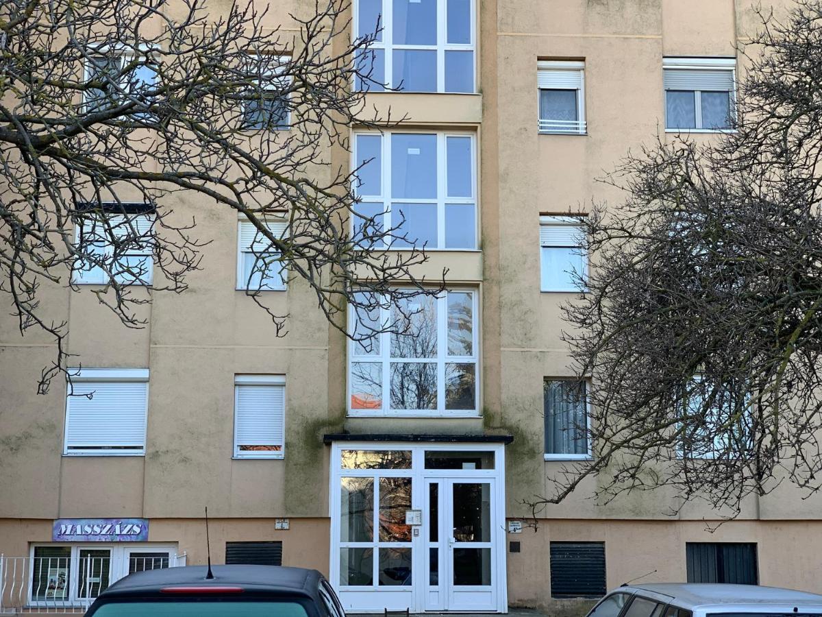 Kiralykut 1 Apartman - Ingyen Parkolas, Bicajok, Ac Секешфехервар Экстерьер фото